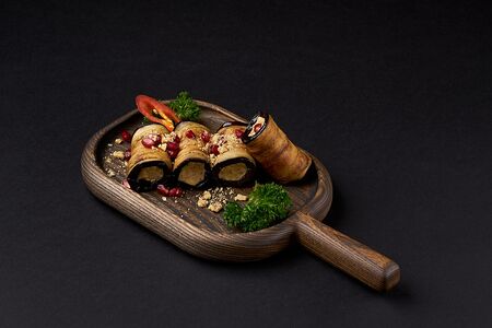 Рулетики из баклажанов с ореховой пастой