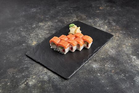 Ролл Филадельфия с лососем