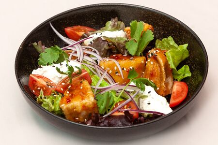 Салат с хрустящими баклажанами