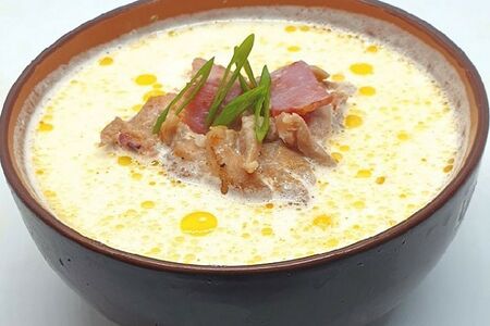 Сырный суп с беконом и курицей