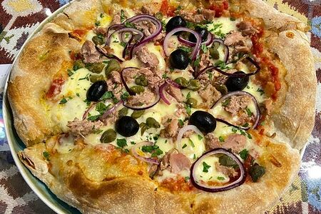 Пицца с тунцом