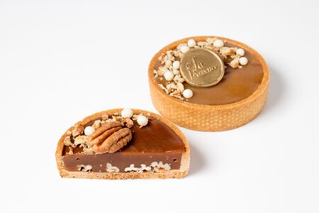 Карамельная тарталетка с грецким орехом