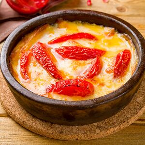 Сулугуни с помидорами