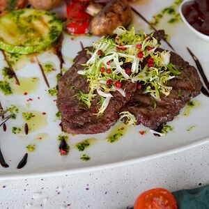 Медальоны из говядины с соусом Бутчер