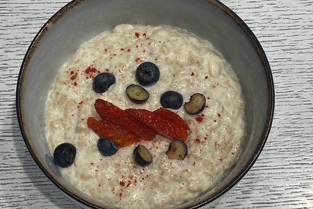 Сливочная каша с ягодами