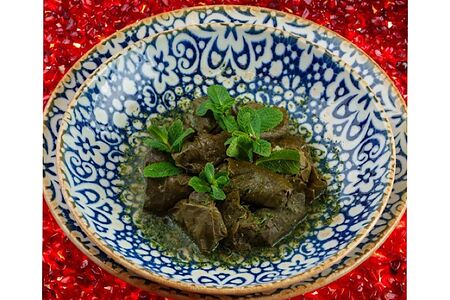 Долма из винoградных листьев