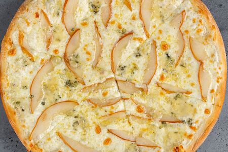 Пицца С рикоттой, дор блю и грушей