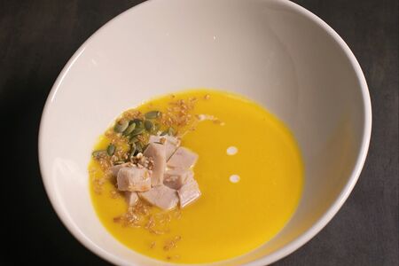 Тыквенный крем-суп с копченой куриной грудкой