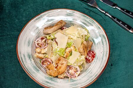 Цезарь с куриным филе