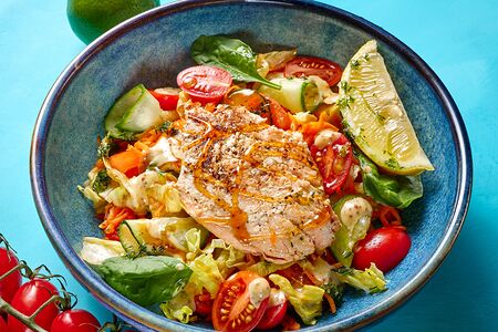 Салат с диким лососем