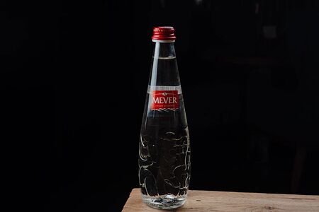 Вода без газа Мевер