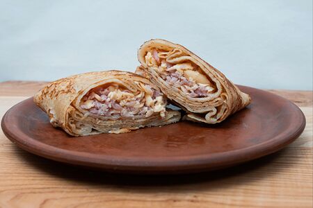 Блинчик с ветчиной и сыром