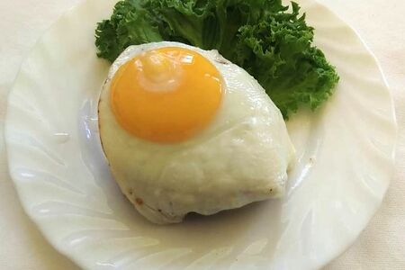 Бифштекс с яйцом