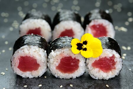 Малый ролл с тунцом