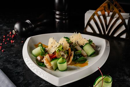 Салат с кальмаром