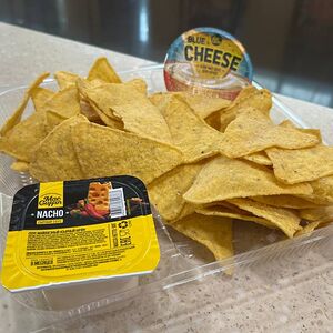 Double начос барбекю с соусами сырный и блю чиз