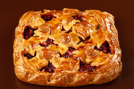 Пирог яблочно-брусничный