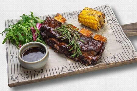 Ребра говяжьи маринованные в темном пиве и запеченные с розмарином