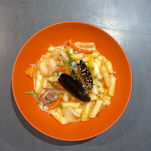 Токпокки в сливочном соусе