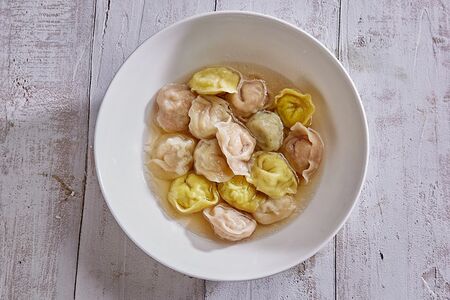 Цветные куриные пельмени