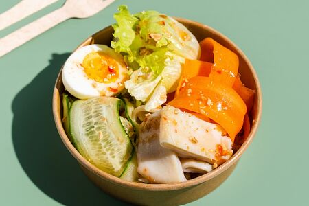 Боул с кальмаром