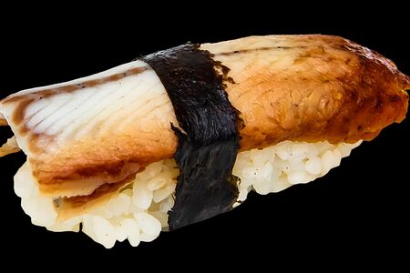 Суши с угрем