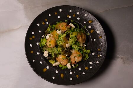 Салат с креветками