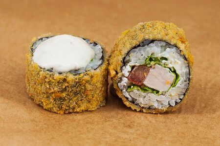 Цезарь с курицей темпура-ролл