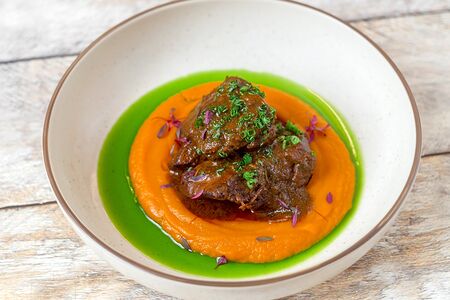 Томленая баранина с пюре из батата