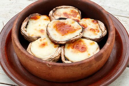 Шампиньоны запеченные