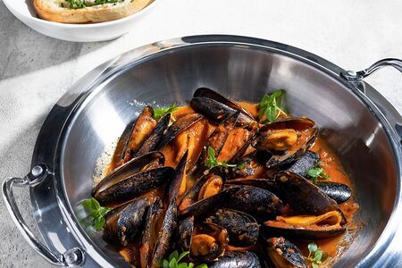 Мидии в томатном соусе