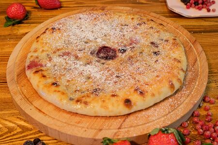 Осетинский пирог с вишней и чёрной смородиной   