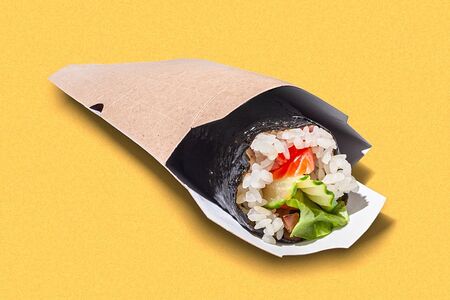 Кимпаб со свежим лососем