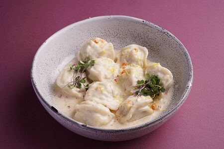 Пельмени с мясом краба и креветками