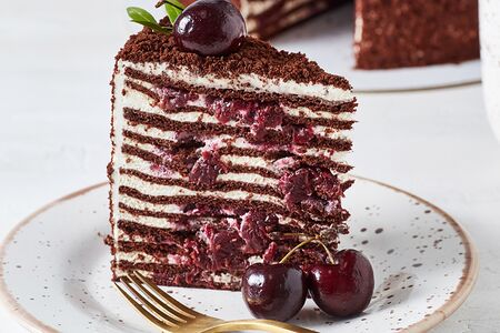 Торт вишня - амаретто (кусок)