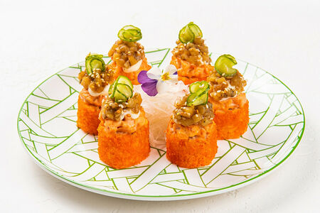 Запеченный ролл с лососем и сальсой из баклажана