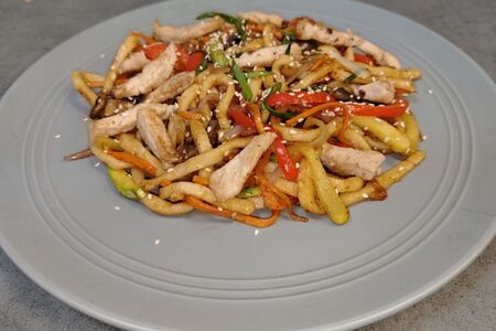 Удон с курицей по-корейски