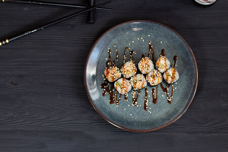 Маки с угрем