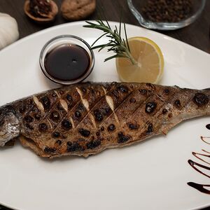 Форель с соусом песто