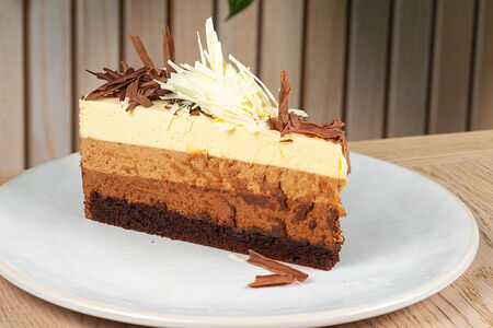 Торт три шоколада