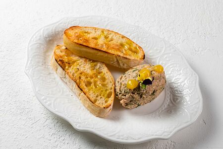 Риет из лосося и судака с чиабаттой