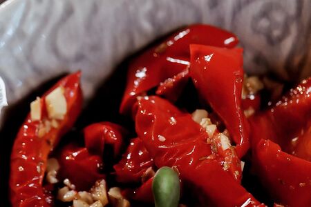 Печеный перец с чесноком и орегано