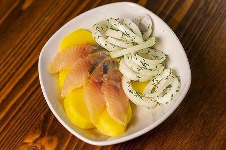 Сельдь с картофелем и луком