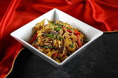 Жареная лапша с говядиной