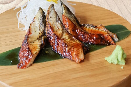 Сашими Угорь