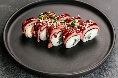 Теплый ролл с тунцом