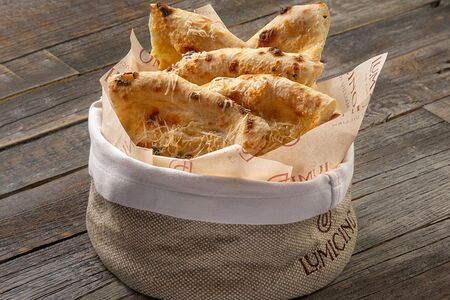 Фокачча с пармезаном и тимьяном