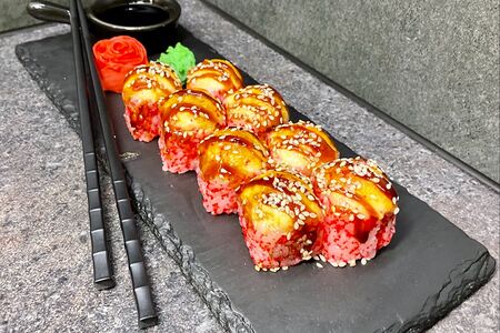 Запеченный с курицей в икре Max