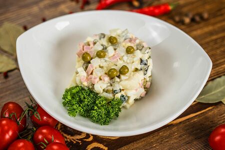 Салат Оливье с ветчиной