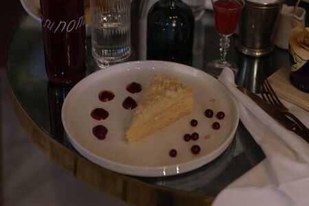 Домашний торт Наполеон с клюквой в сахаре